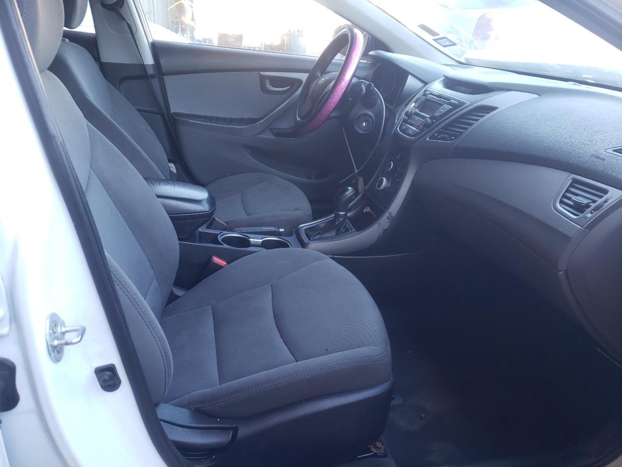 Photo 5 from auction – 2016 HYUNDAI ELANTRA SE with VIN 5NPDH4AE3GH716836