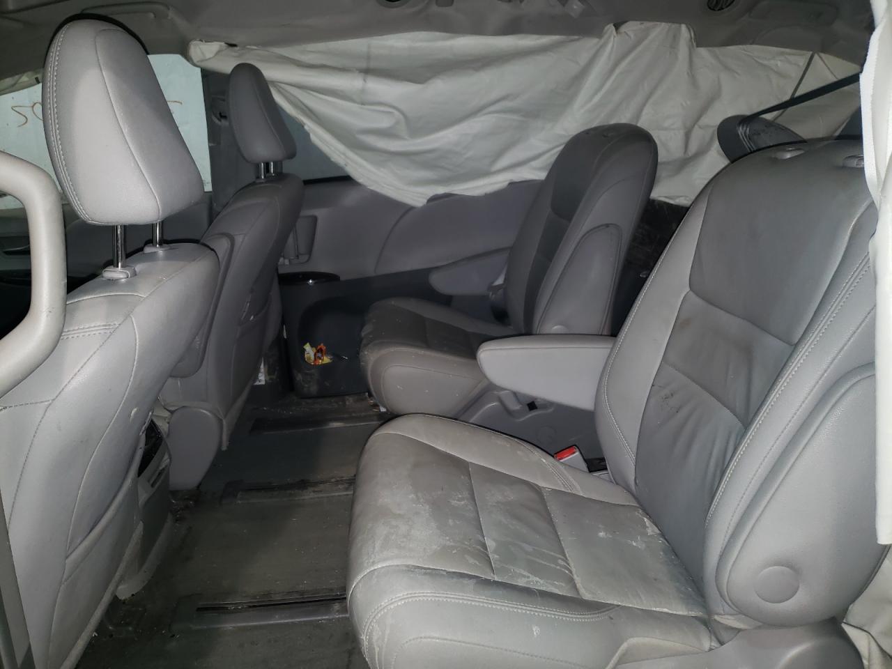 Photo 6 from auction – 2015 TOYOTA SIENNA XLE with VIN 5TDDK3DC6FS123311