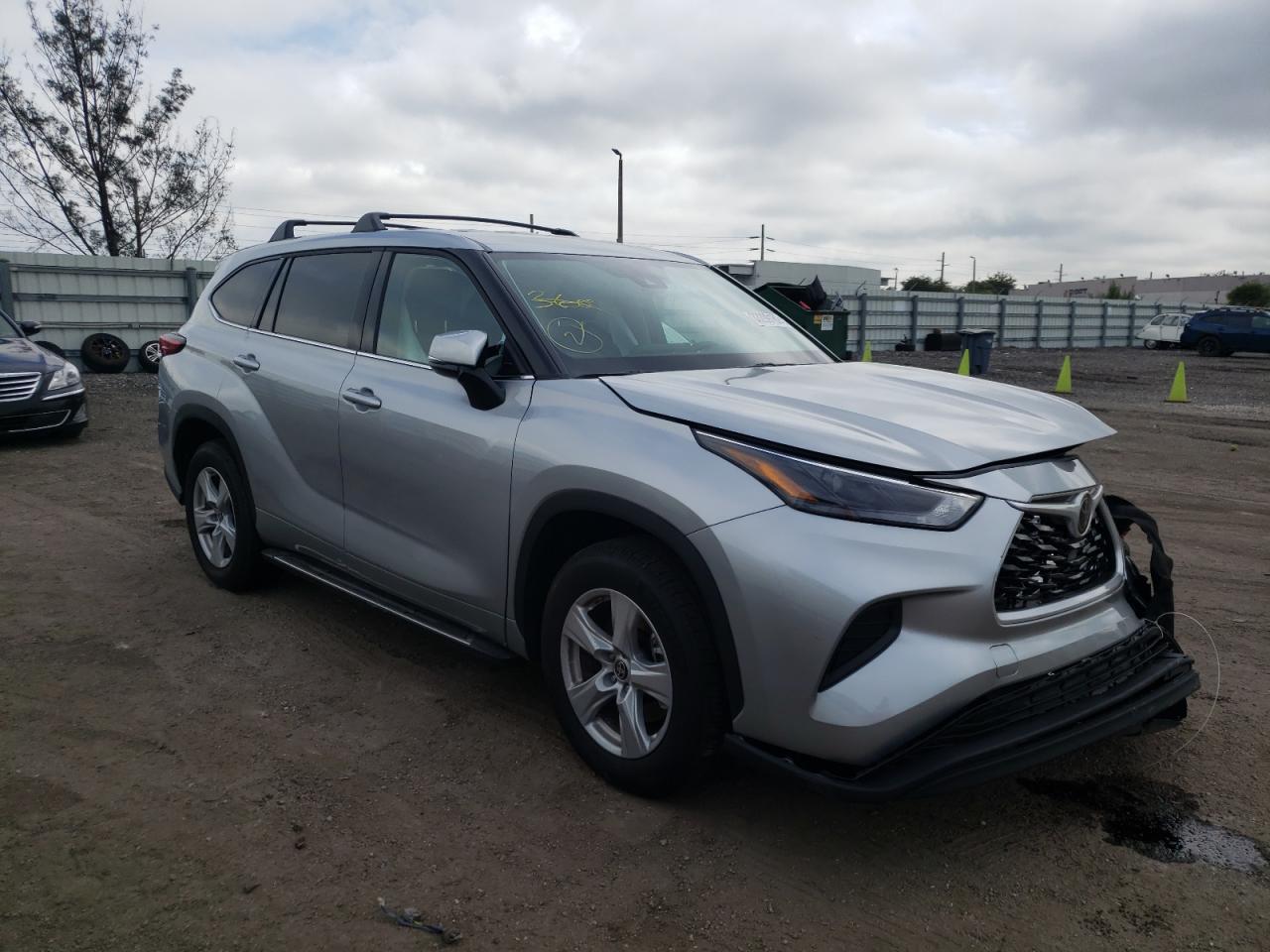 TOYOTA HIGHLANDER 2022 with VIN 5TDCZRAH5NS094196 - Photo from auction
