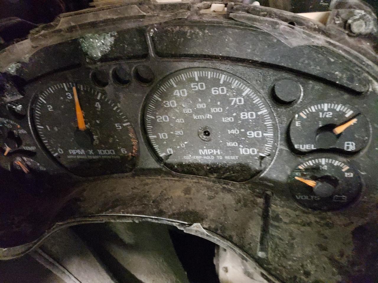 Photo 8 from auction – 2000 CHEVROLET BLAZER with VIN 1GNCT18W7YK186582