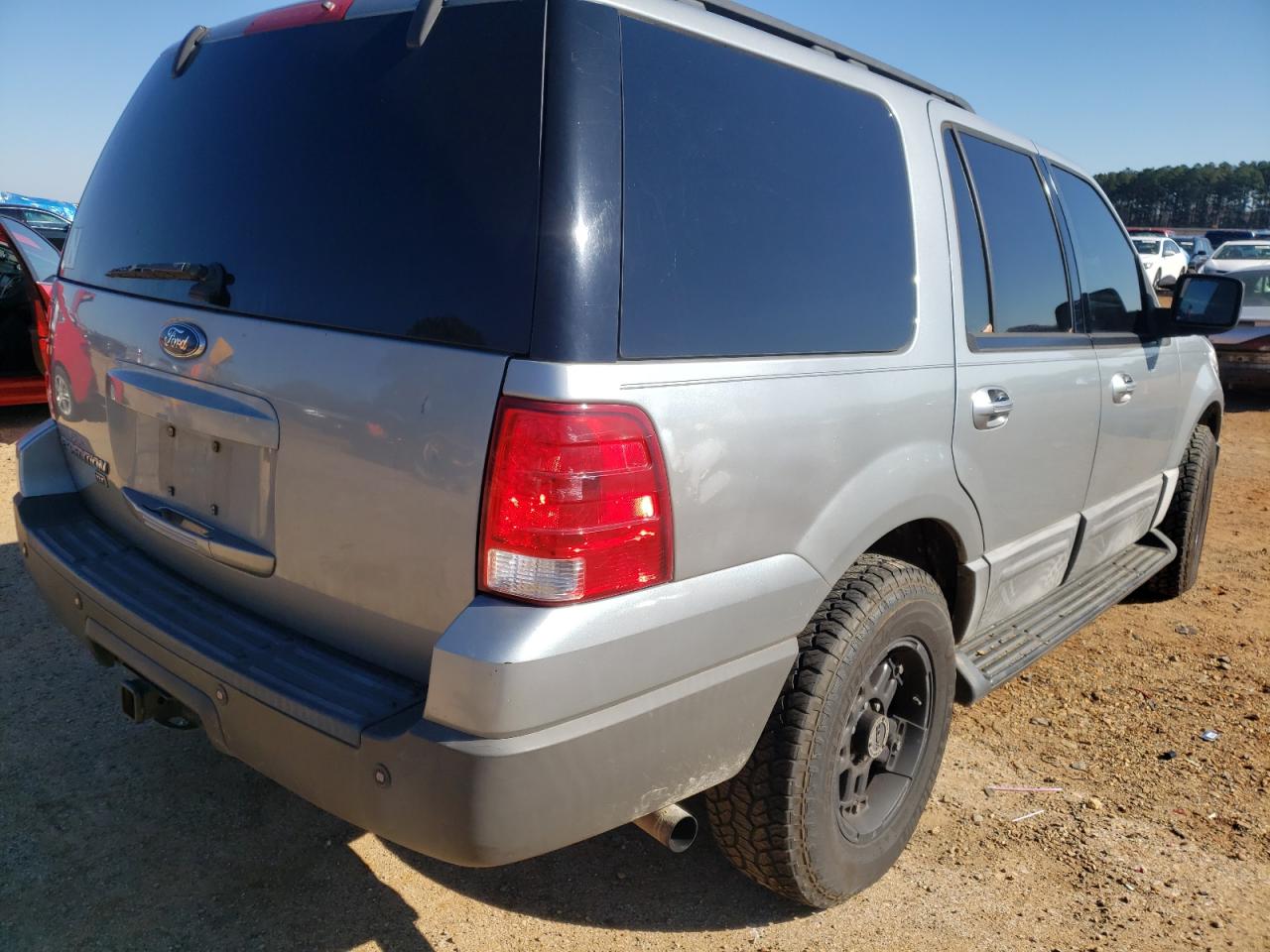 Photo 4 from auction – 2006 FORD EXPEDITION with VIN 1FMFU15586LA46302