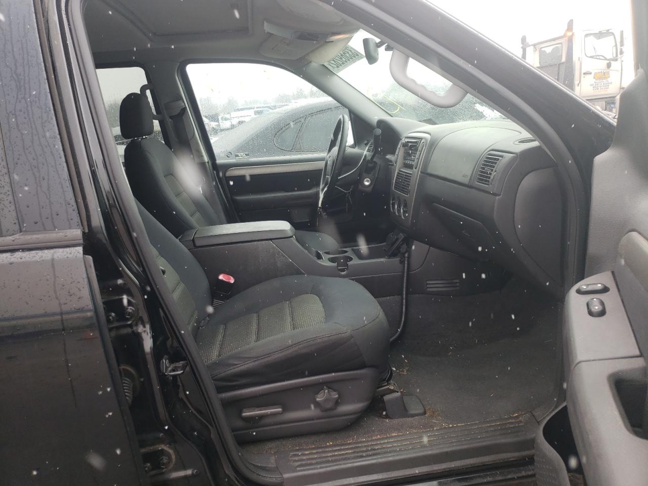 Photo 5 from auction – 2004 FORD EXPLORER X with VIN 1FMZU73K54ZB04465