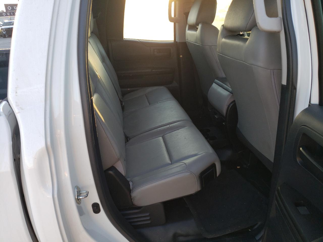 Photo 6 from auction – 2015 TOYOTA TUNDRA DOU with VIN 5TFCY5F18FX018975