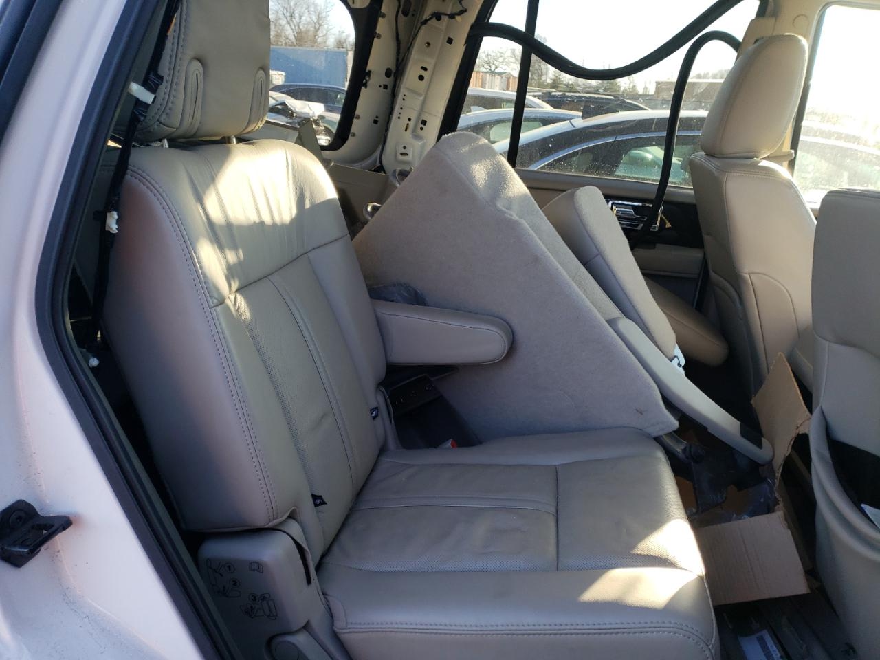 Photo 6 from auction – 2017 LINCOLN NAVIGATOR with VIN 5LMJJ2JT1HEL13605