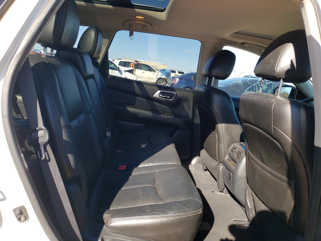 Photo 6 from auction – 2014 NISSAN PATHFINDER with VIN 5N1AR2MM3EC617817