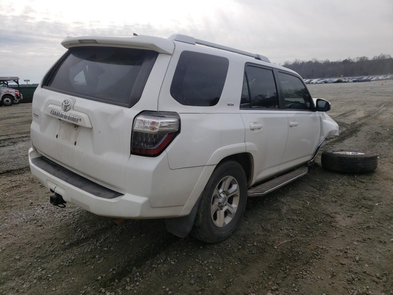 Photo 4 from auction – 2015 TOYOTA 4RUNNER SR with VIN JTEZU5JR3F5106942