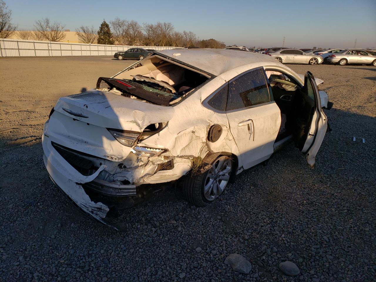 Photo 4 from auction – 2015 CHRYSLER 200 LIMITE with VIN 1C3CCCAB0FN591307