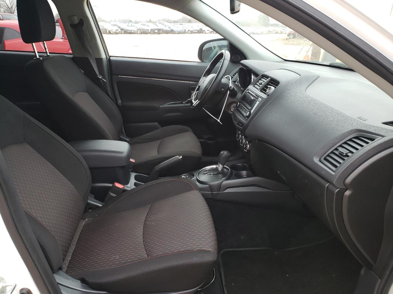 Photo 5 from auction – 2017 MITSUBISHI OUTLANDER with VIN JA4AR3AU8HZ068948