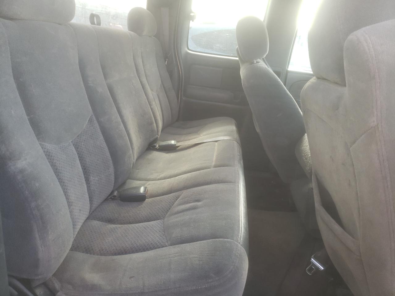 Photo 6 from auction – 2003 CHEVROLET SILVERADO with VIN 2GCEC19T831108858