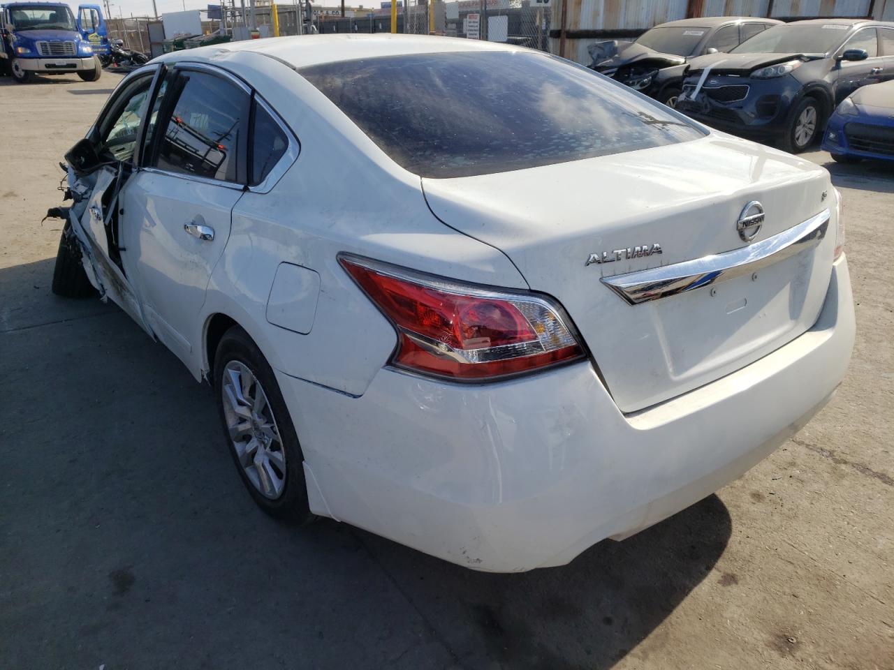 Photo 3 from auction – 2015 NISSAN ALTIMA 2.5 with VIN 1N4AL3AP2FN906774