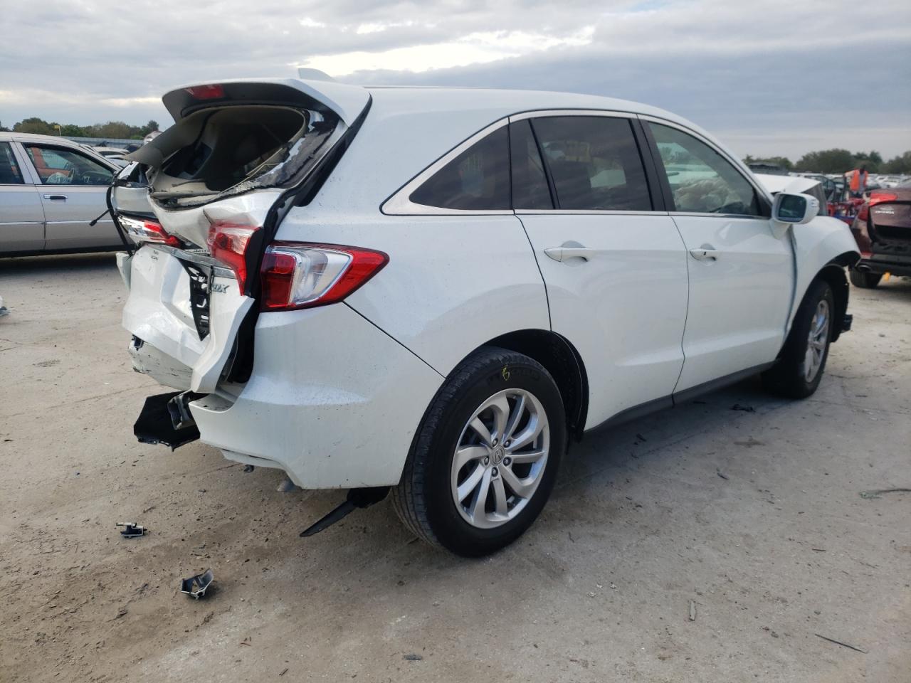 Photo 4 from auction – 2017 ACURA RDX TECHNO with VIN 5J8TB3H59HL013415