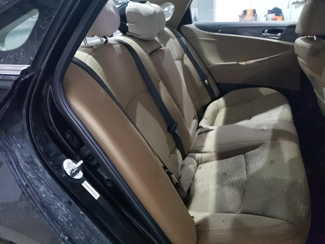 Photo 6 from auction – 2014 HYUNDAI SONATA HYB with VIN KMHEC4A45EA114224