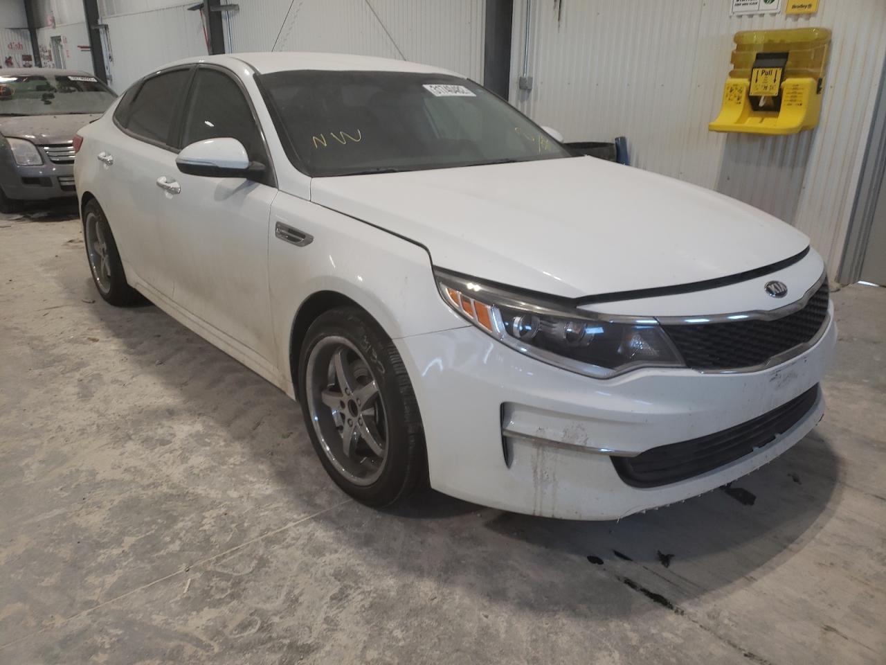 Photo 1 from auction – 2017 KIA OPTIMA LX with VIN 5XXGT4L35HG145225