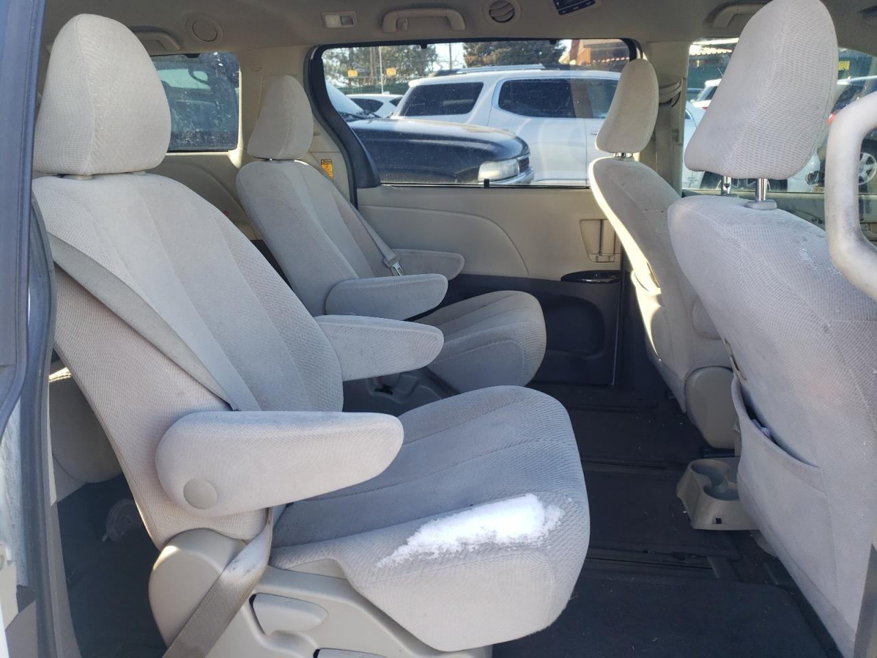 Photo 6 from auction – 2014 TOYOTA SIENNA LE with VIN 5TDJK3DC1ES077968