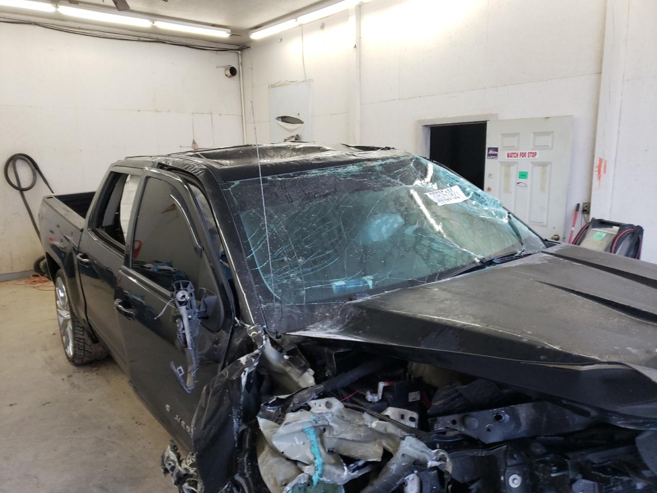 Photo 9 from auction – 2016 CHEVROLET SILVERADO with VIN 3GCUKREC7GG336365