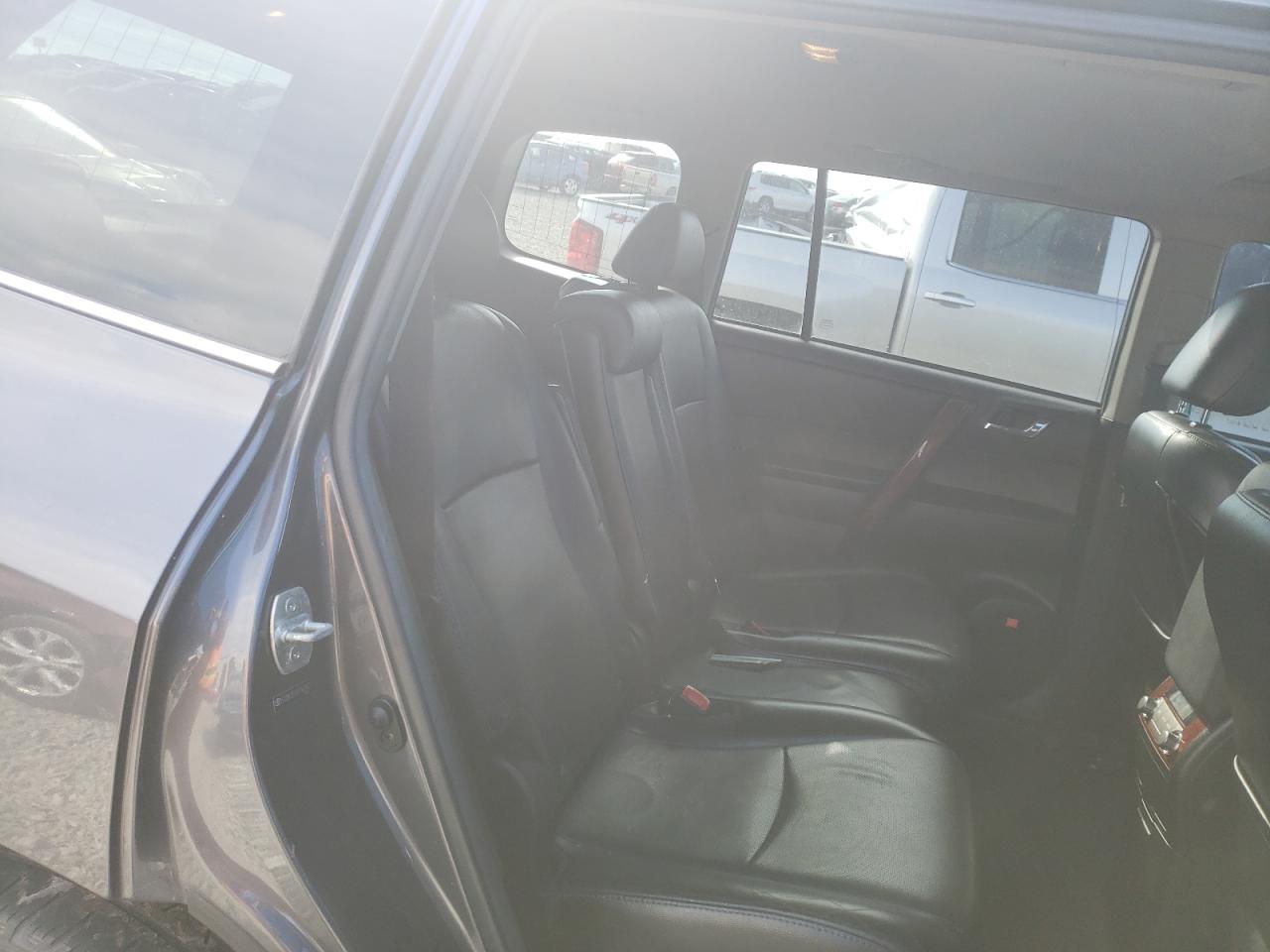 Photo 6 from auction – 2012 TOYOTA HIGHLANDER with VIN 5TDDK3EH2CS163942