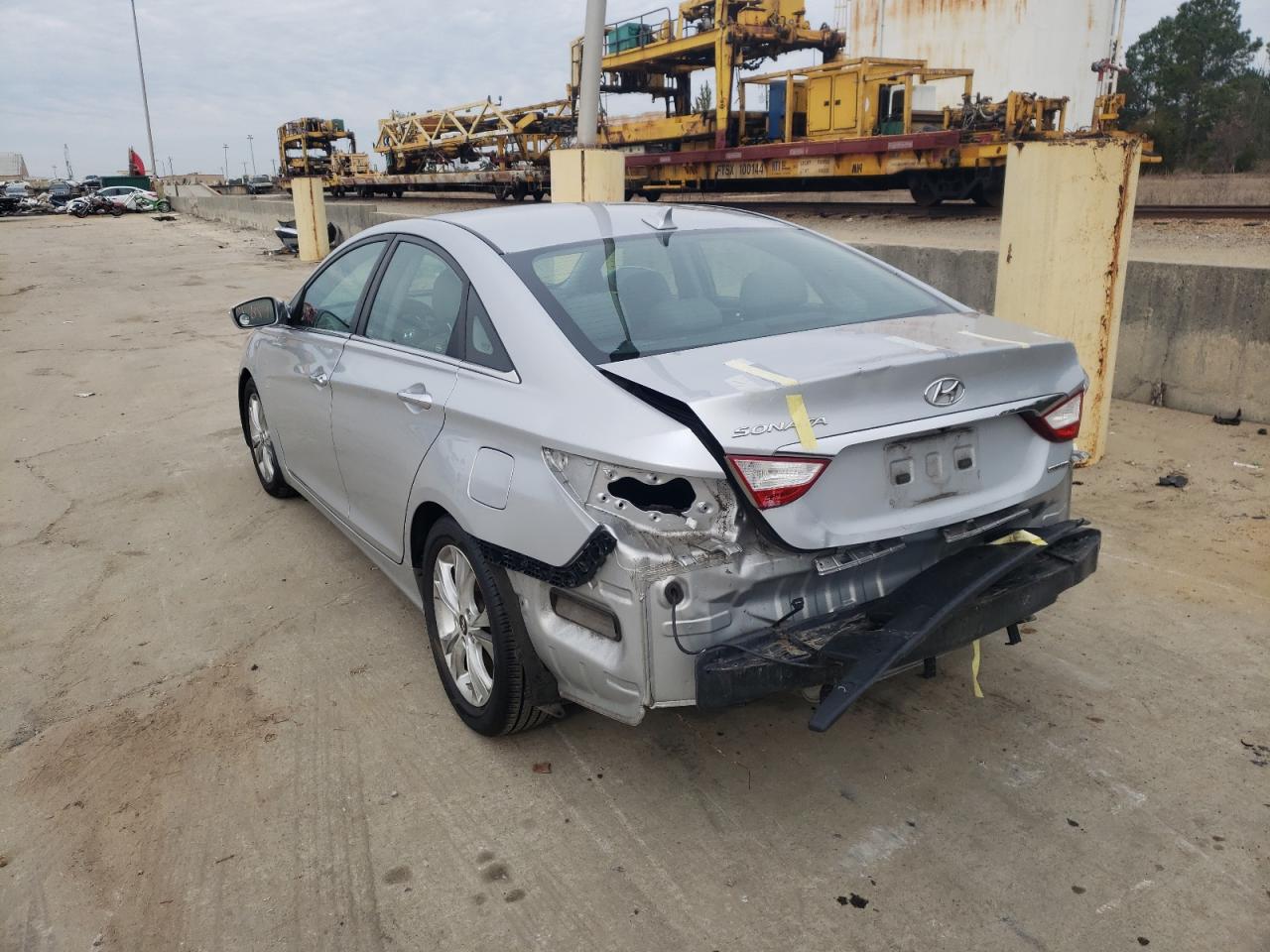 Photo 3 from auction – 2011 HYUNDAI SONATA SE with VIN 5NPEC4AC0BH122571
