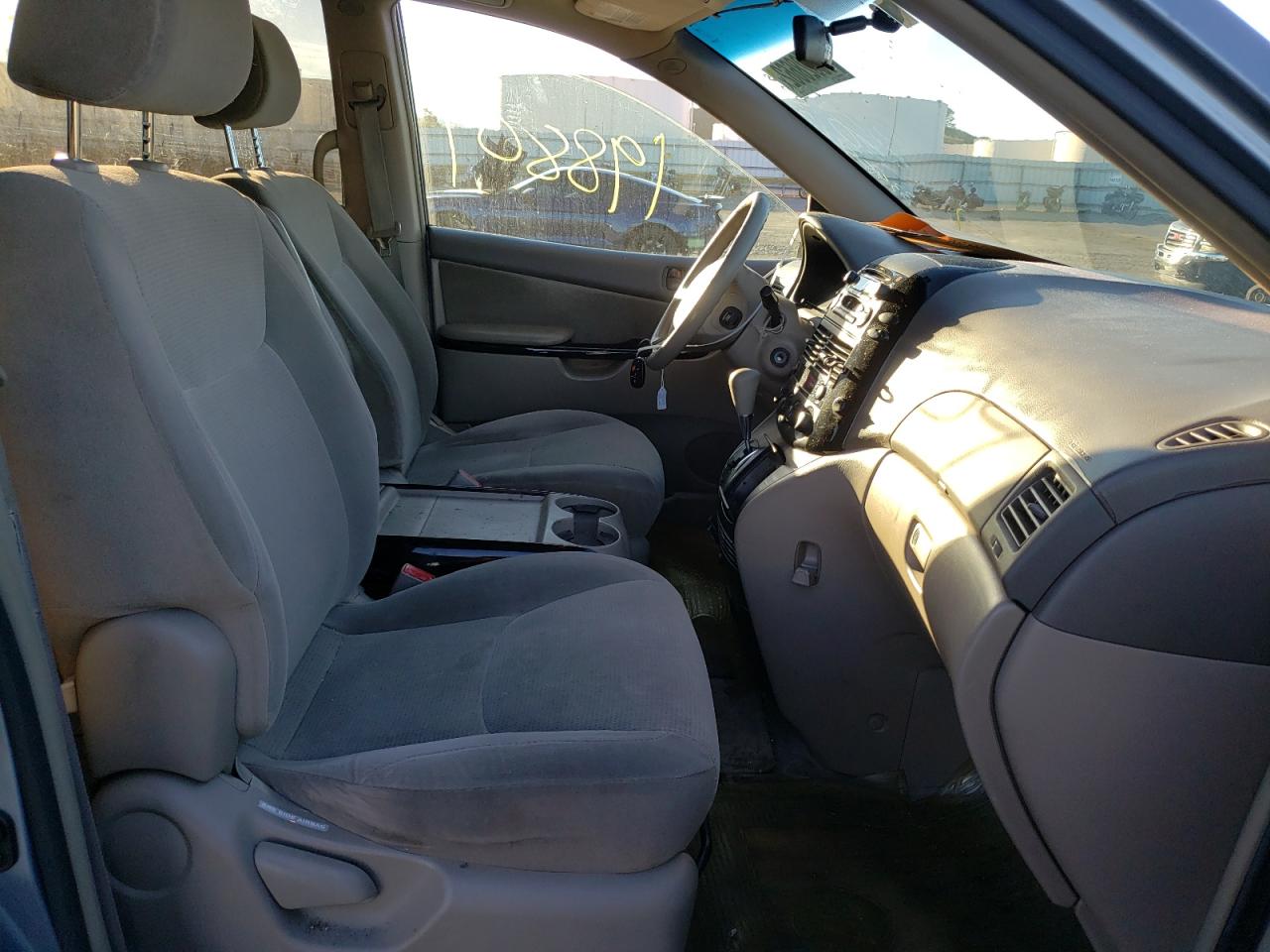 Photo 5 from auction – 2004 TOYOTA SIENNA CE with VIN 5TDZA23C44S108856