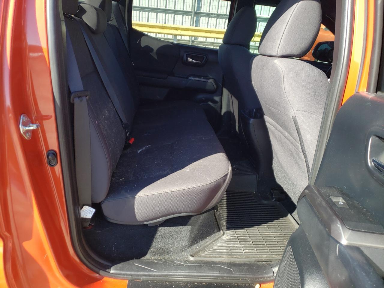 Photo 6 from auction – 2016 TOYOTA TACOMA DOU with VIN 3TMAZ5CN7GM015598