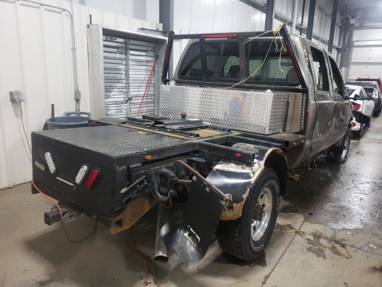 Photo 4 from auction – 2002 FORD F350 SRW S with VIN 1FTSW31F32EC99159