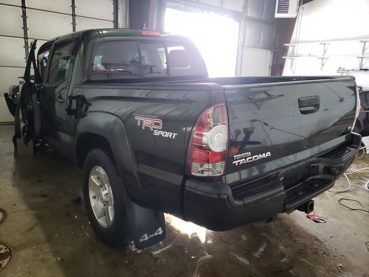 Photo 3 from auction – 2013 TOYOTA TACOMA DOU with VIN 3TMLU4EN2DM121399