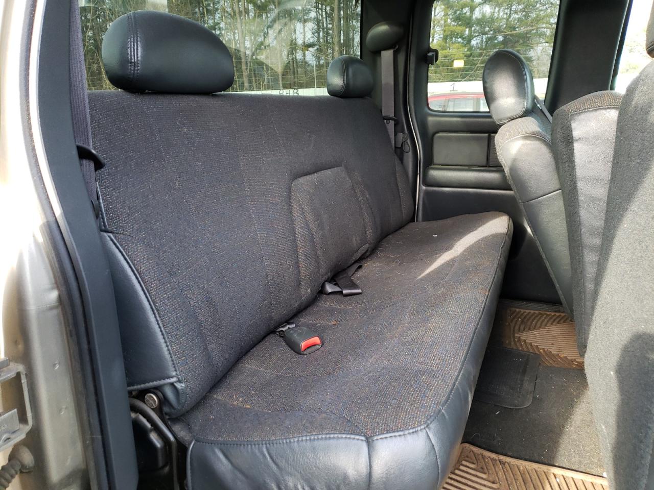 Photo 6 from auction – 2001 CHEVROLET SILVERADO with VIN 2GCEC19V311301269