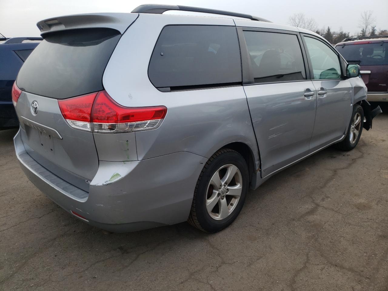 Photo 4 from auction – 2013 TOYOTA SIENNA LE with VIN 5TDKK3DC4DS353160