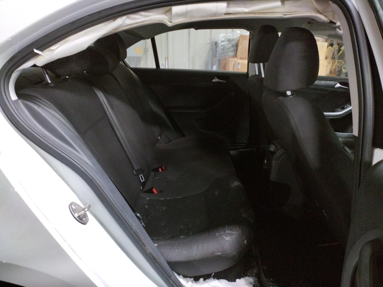 Photo 6 from auction – 2015 VOLKSWAGEN JETTA BASE with VIN 3VW2K7AJXFM287790