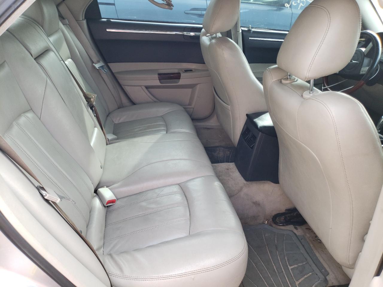 Photo 6 from auction – 2005 CHRYSLER 300C with VIN 2C3AA63H25H149264