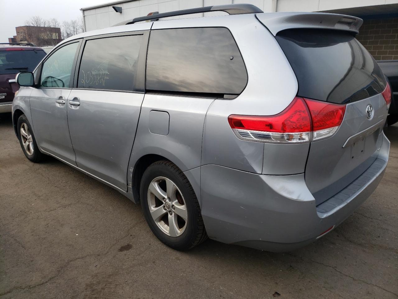 Photo 3 from auction – 2013 TOYOTA SIENNA LE with VIN 5TDKK3DC4DS353160