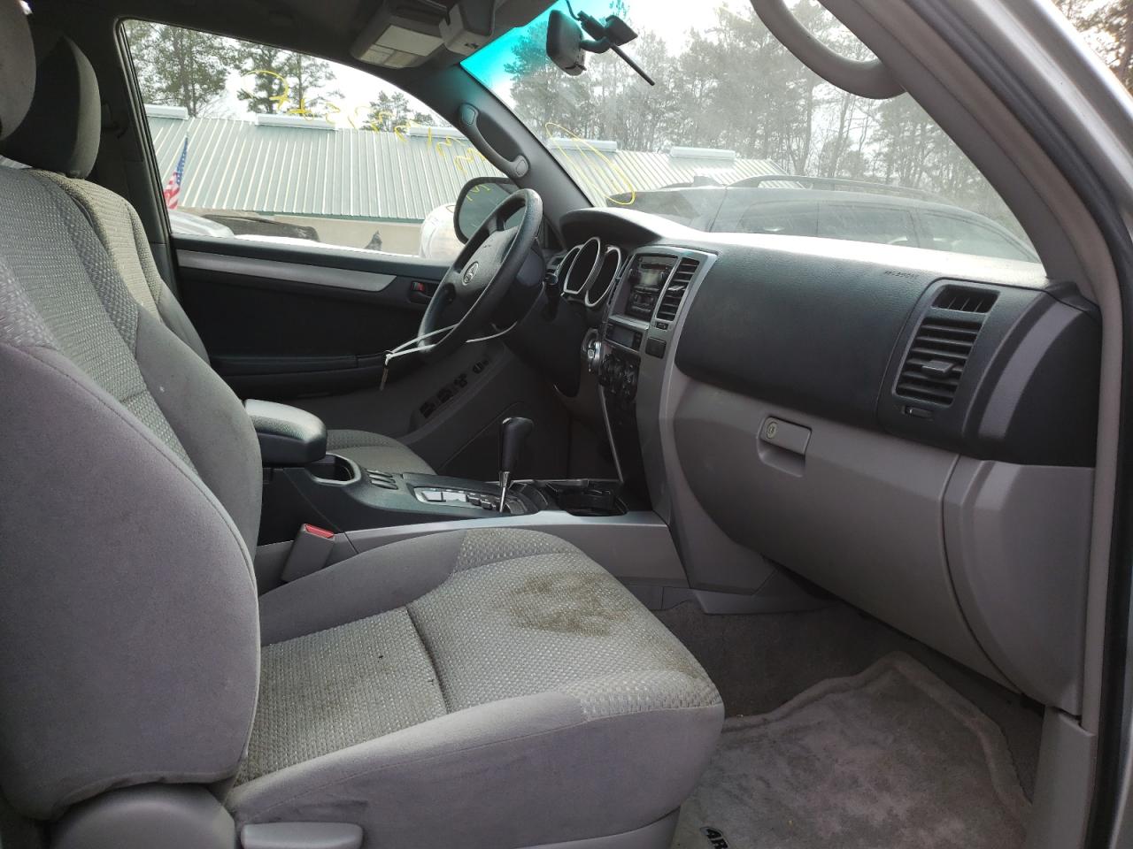 Photo 5 from auction – 2005 TOYOTA 4RUNNER SR with VIN JTEBU14R450060930