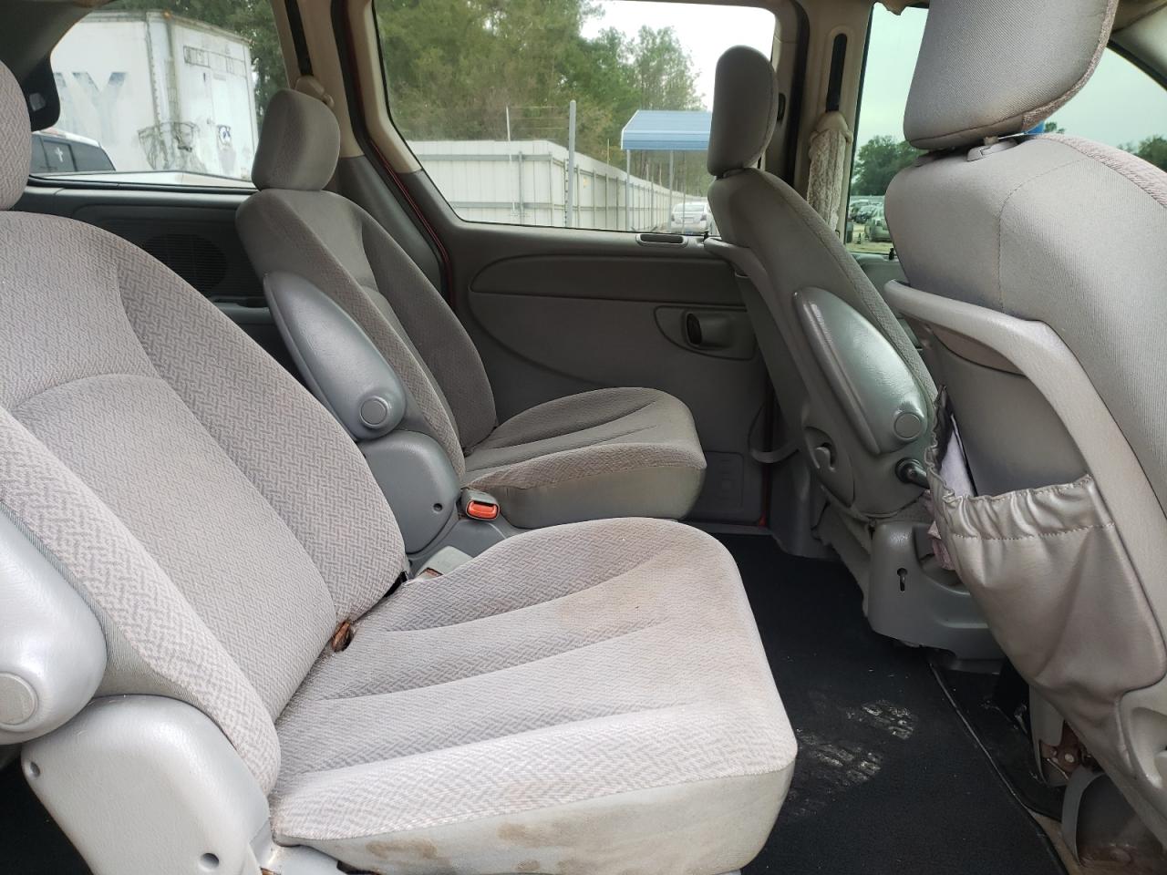 Photo 6 from auction – 2006 CHRYSLER TOWN & COU with VIN 1A4GP45RX6B739912