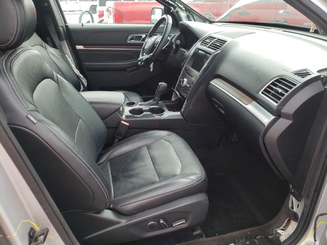 Photo 5 from auction – 2017 FORD EXPLORER L with VIN 1FM5K7F89HGC93479