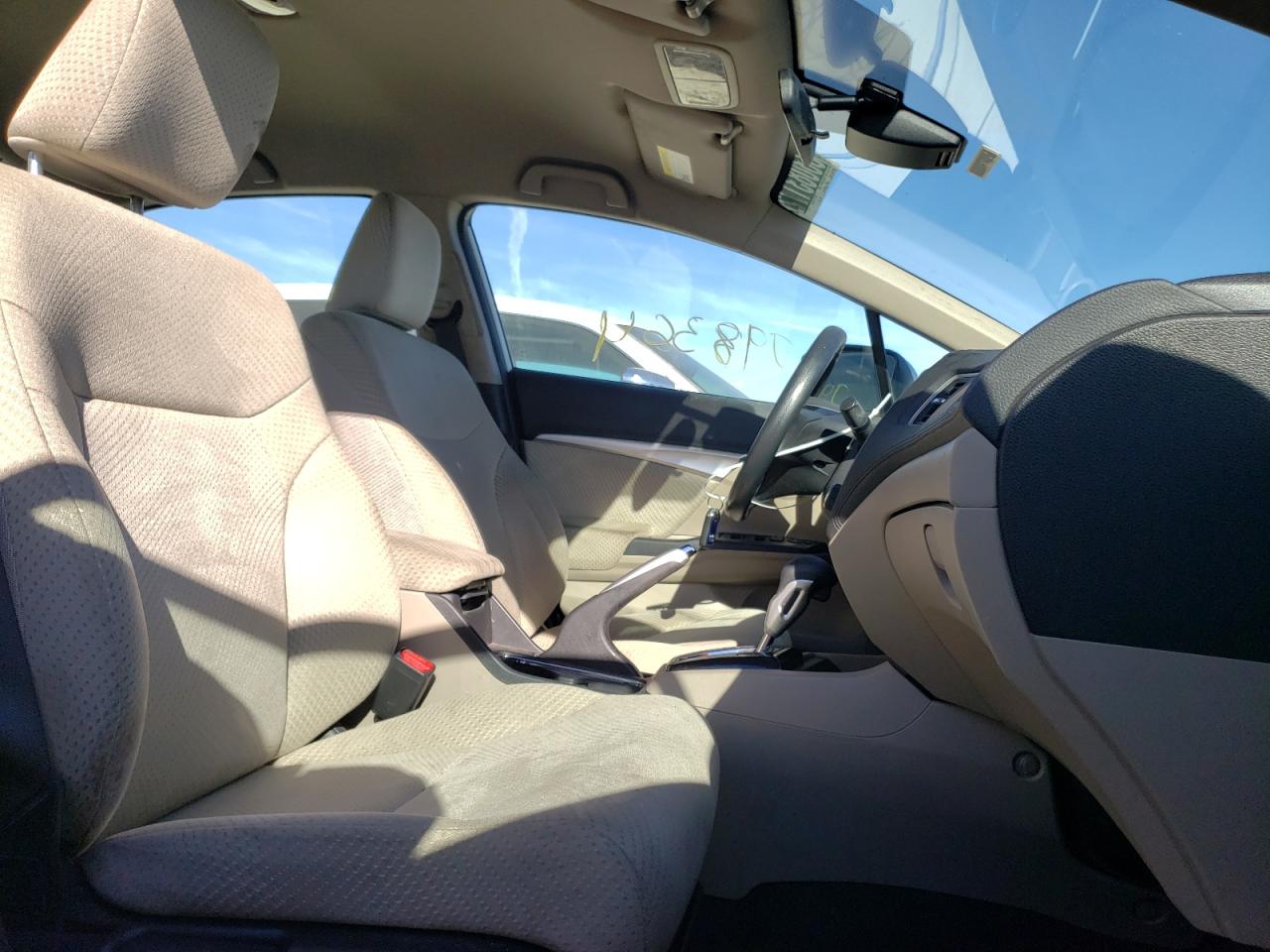 Photo 5 from auction – 2014 HONDA CIVIC HYBR with VIN 19XFB4F2XEE001417