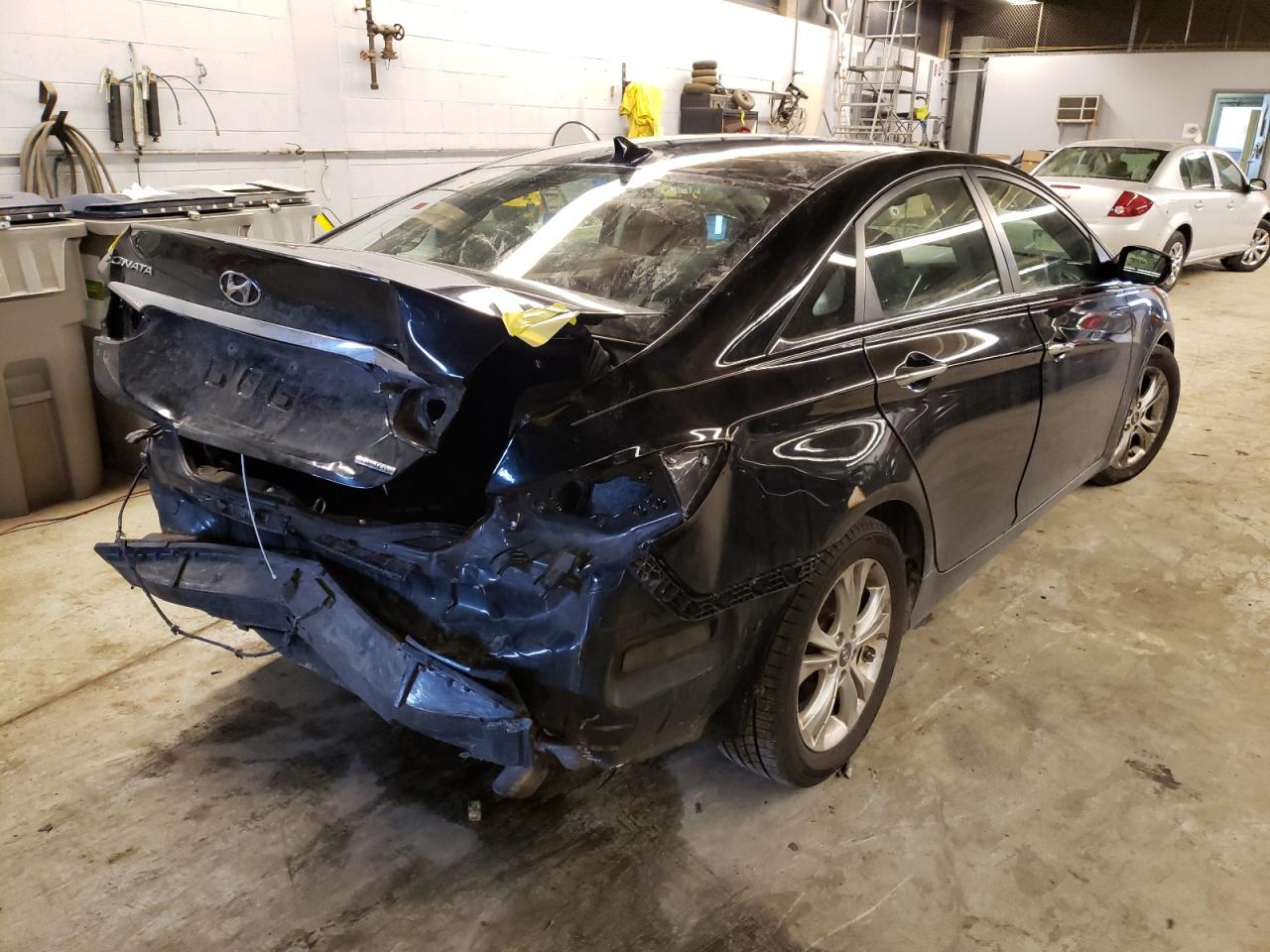 Photo 4 from auction – 2011 HYUNDAI SONATA SE with VIN 5NPEC4AC0BH008957