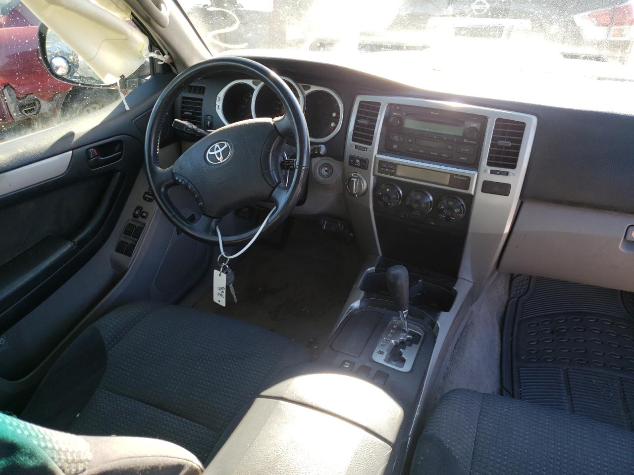 Photo 9 from auction – 2003 TOYOTA 4RUNNER SR with VIN JTEBT14R730019417