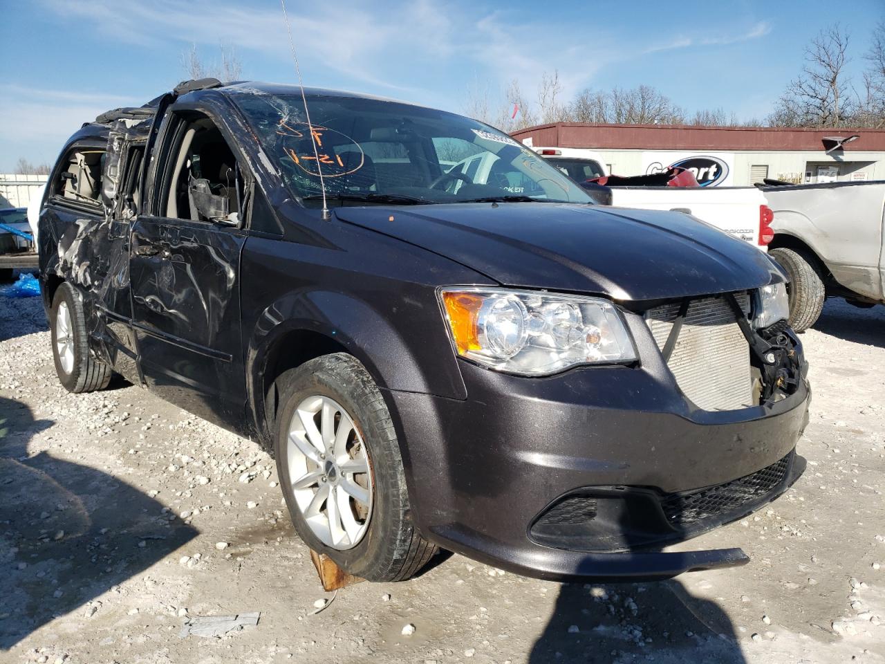 DODGE GRAND CARA 2016 with VIN 2C4RDGCG5GR355145 - Photo from auction