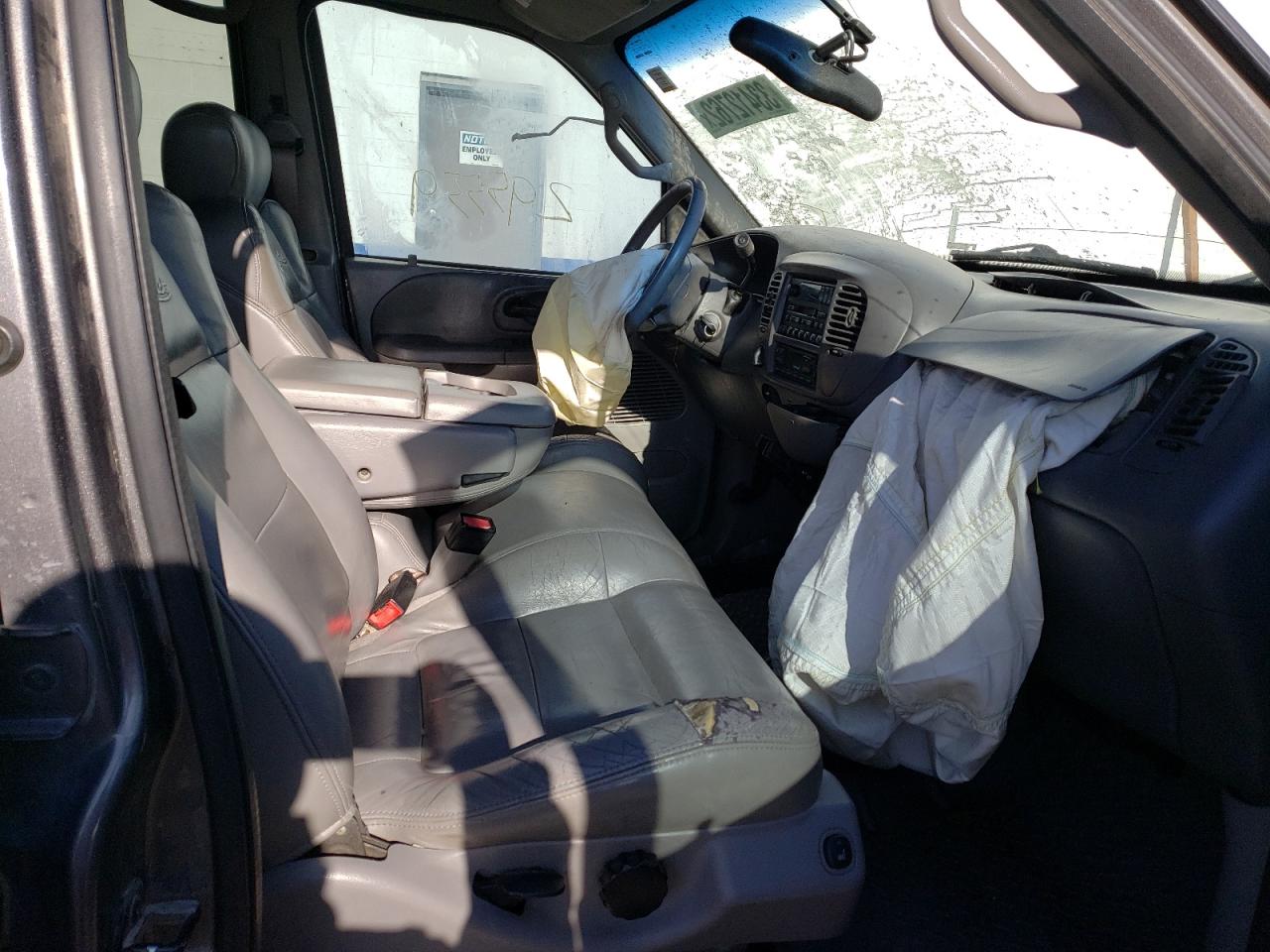 Photo 5 from auction – 2002 FORD F150 SUPER with VIN 1FTRW08L52KA19283