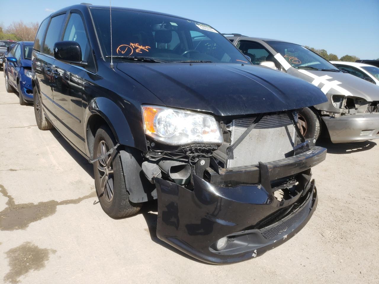 DODGE GRAND CARA 2017 z numerem VIN 2C4RDGCG3HR818689 - Zdjęcie z aukcji