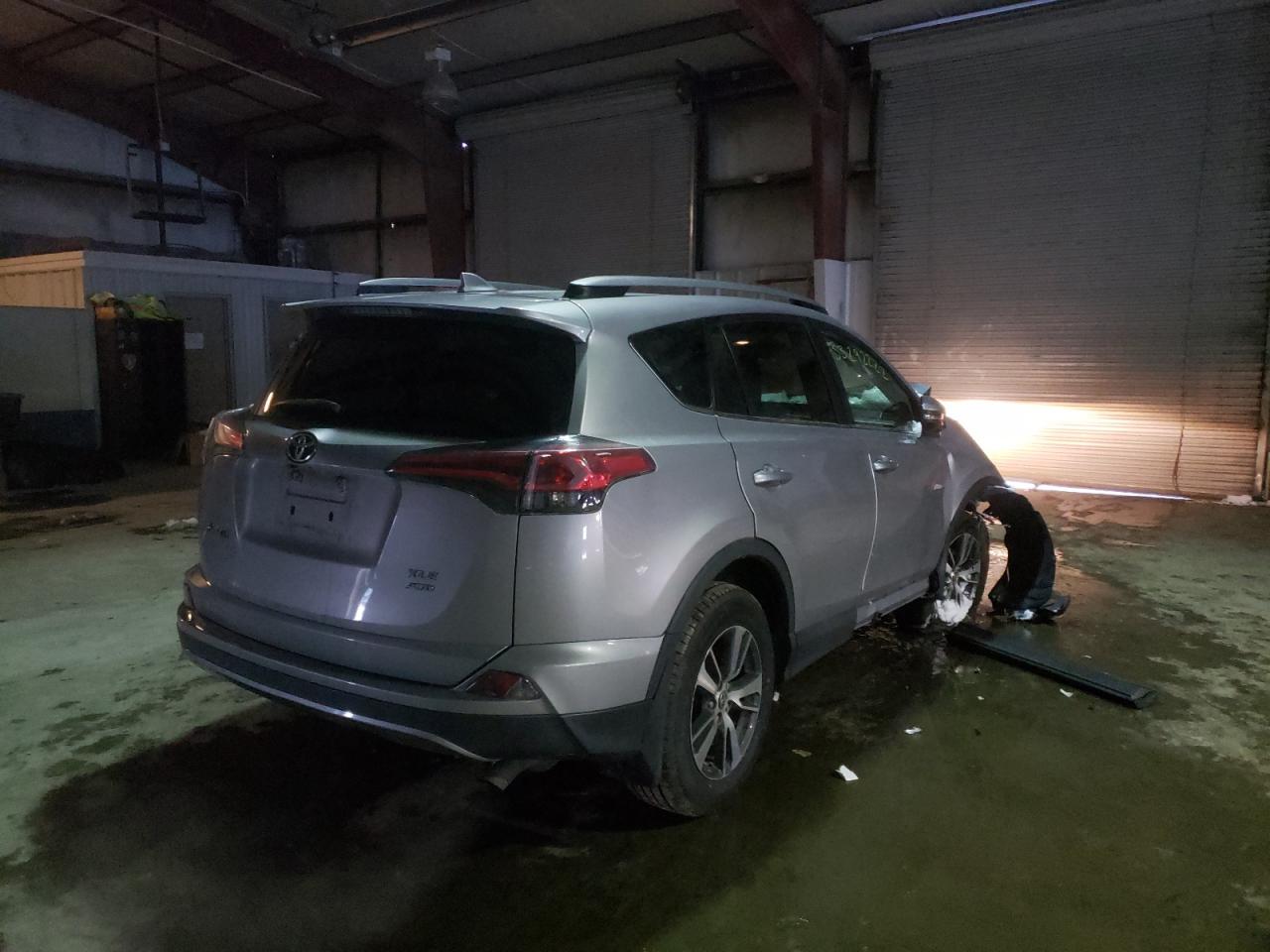 Photo 4 from auction – 2017 TOYOTA RAV4 XLE with VIN 2T3RFREV2HW665911