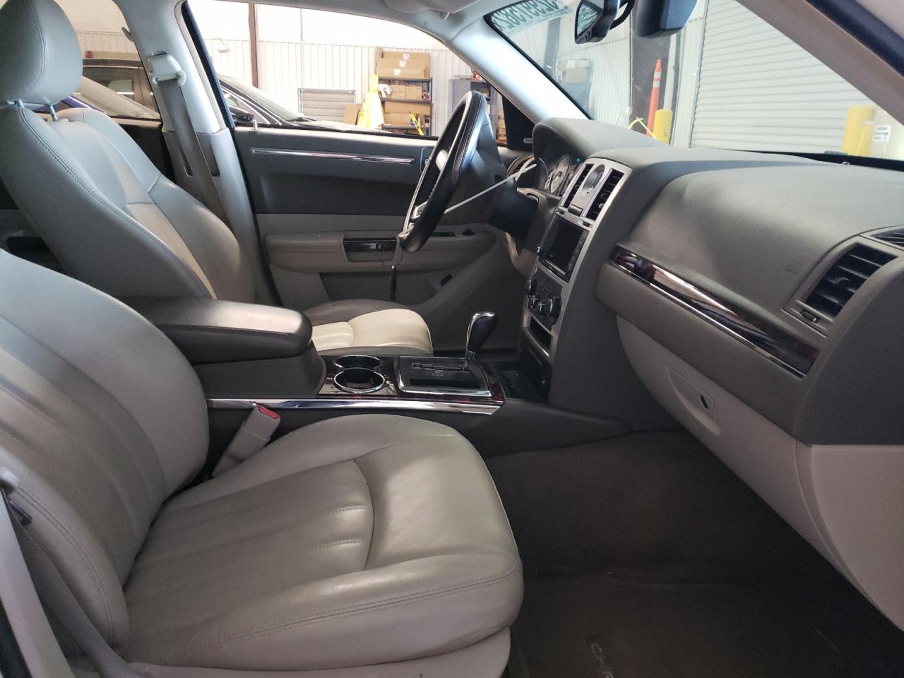 Photo 5 from auction – 2010 CHRYSLER 300C with VIN 2C3CA6CT5AH199907