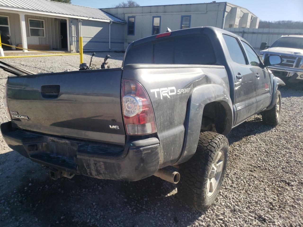 Photo 4 from auction – 2014 TOYOTA TACOMA DOU with VIN 3TMLU4EN3EM144367