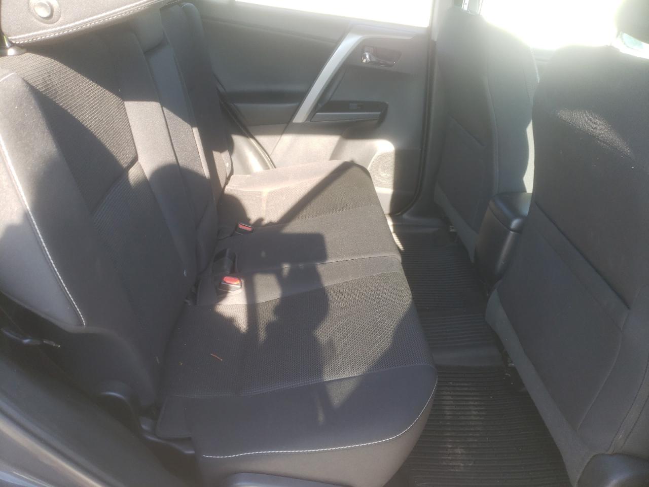 Photo 6 from auction – 2017 TOYOTA RAV4 XLE with VIN 2T3RFREV2HW628468