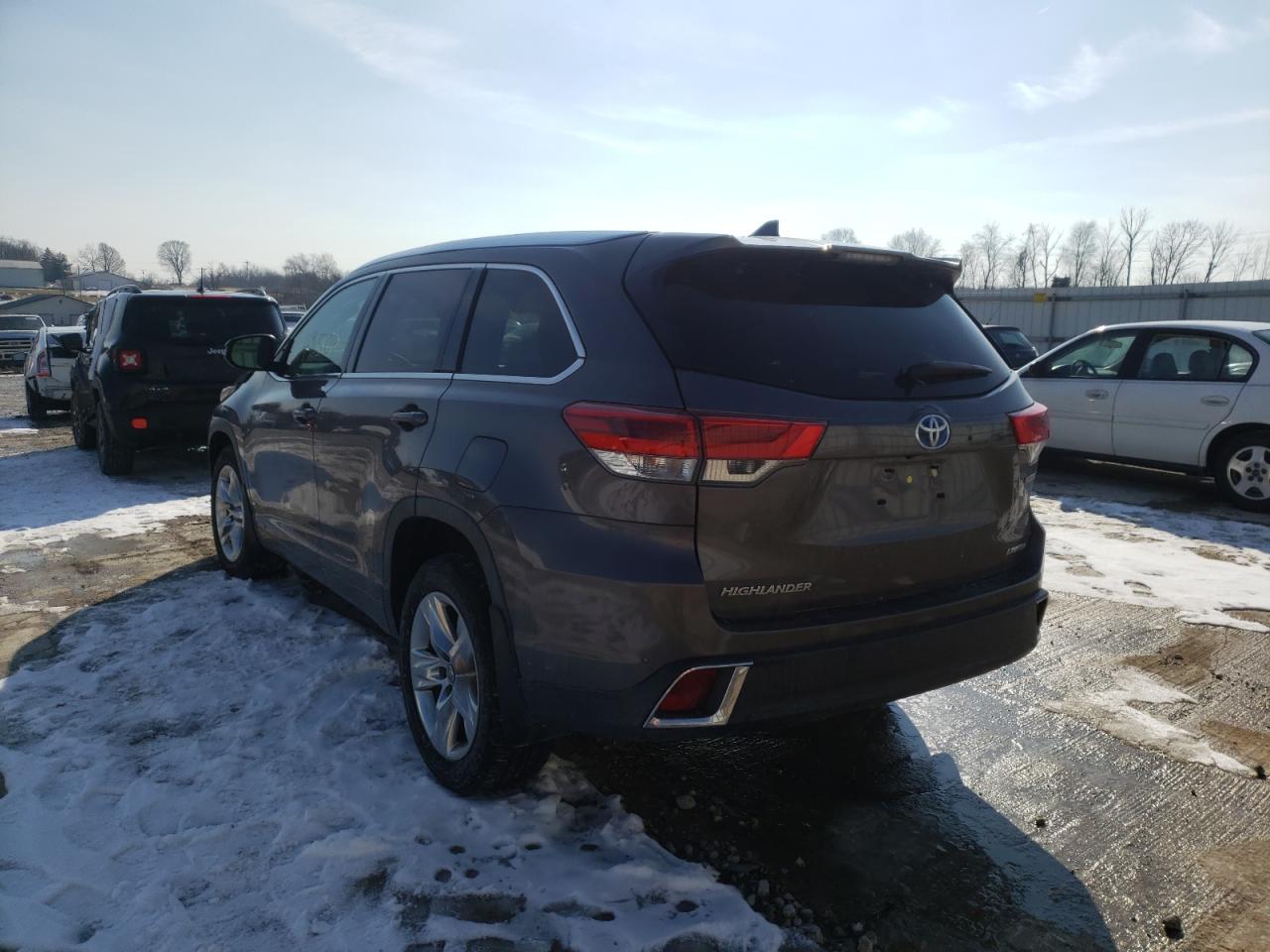 Photo 3 from auction – 2017 TOYOTA HIGHLANDER with VIN 5TDDGRFH6HS023600