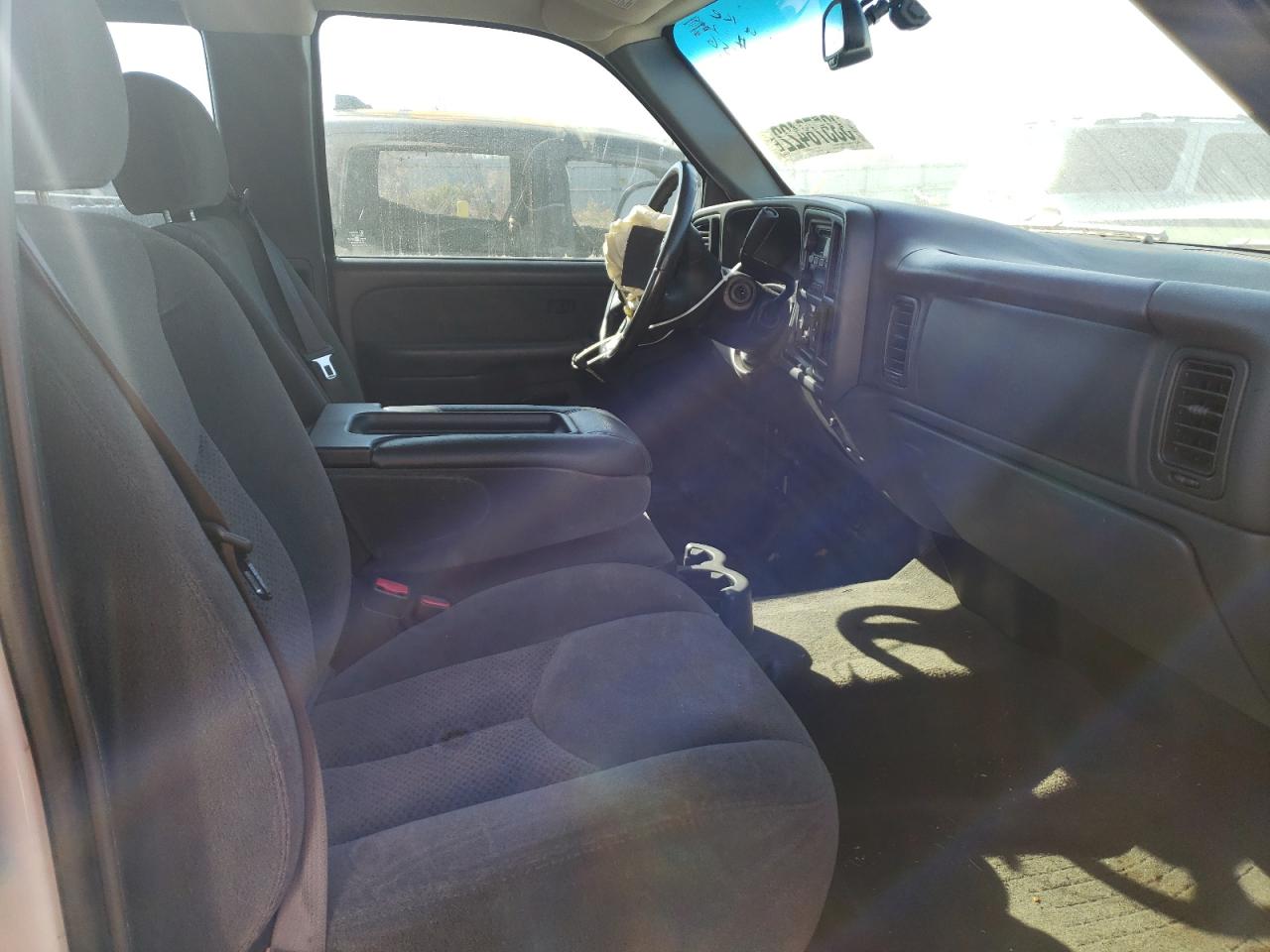 Photo 5 from auction – 2003 CHEVROLET SILVERADO with VIN 2GCEC19X931149325
