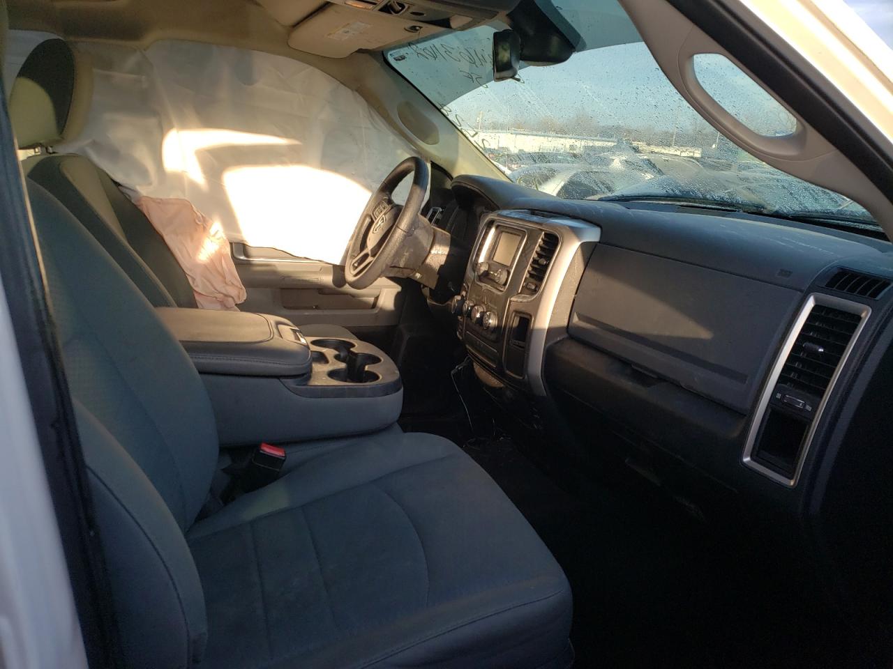 Photo 5 from auction – 2016 RAM 1500 SLT with VIN 1C6RR7GG2GS165823
