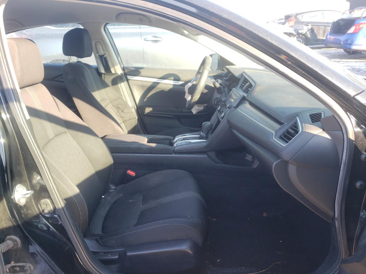 Photo 5 from auction – 2018 HONDA CIVIC LX with VIN 19XFC2F54JE020728