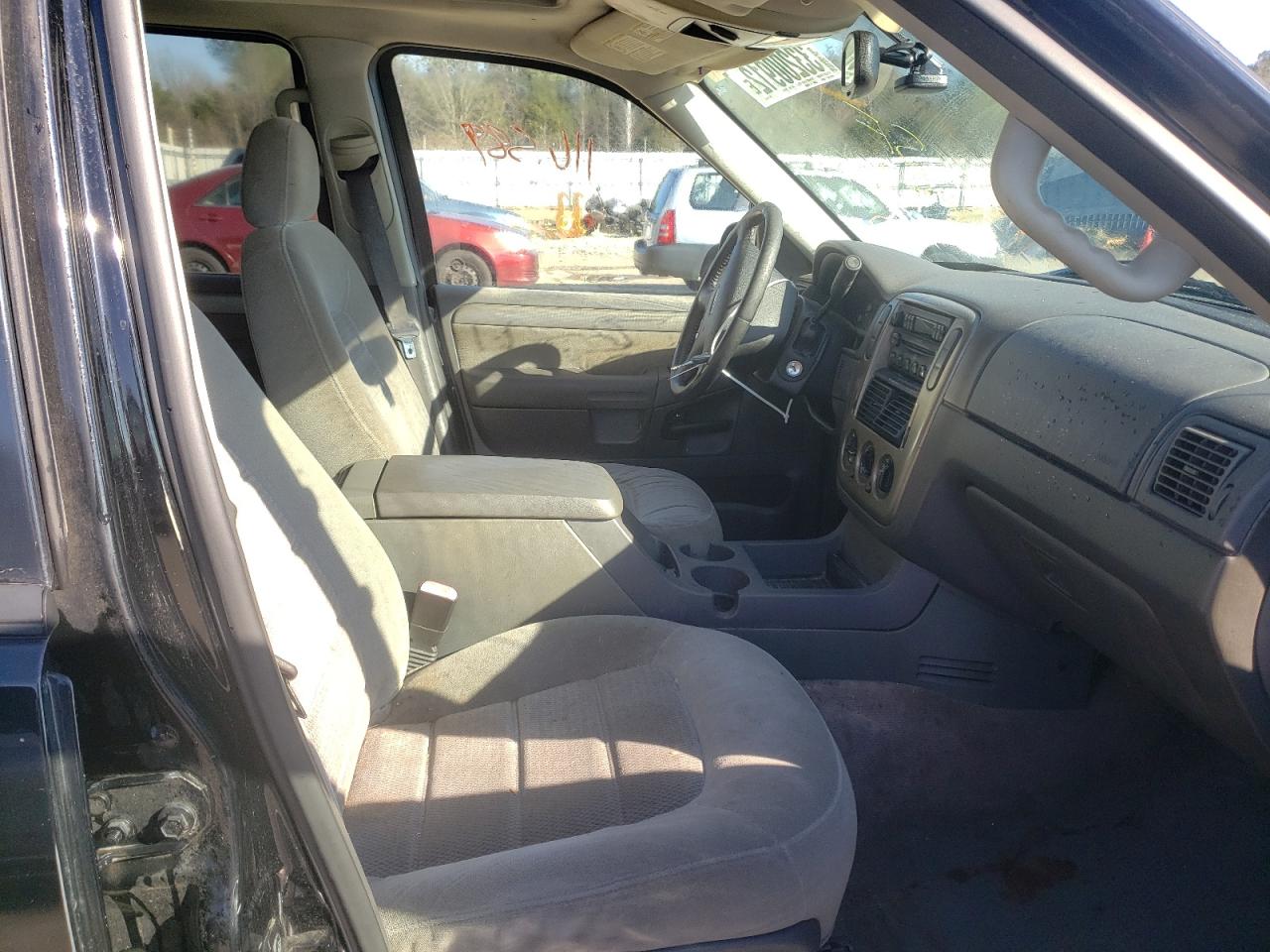 Photo 5 from auction – 2004 FORD EXPLORER X with VIN 1FMZU63K74UB67736