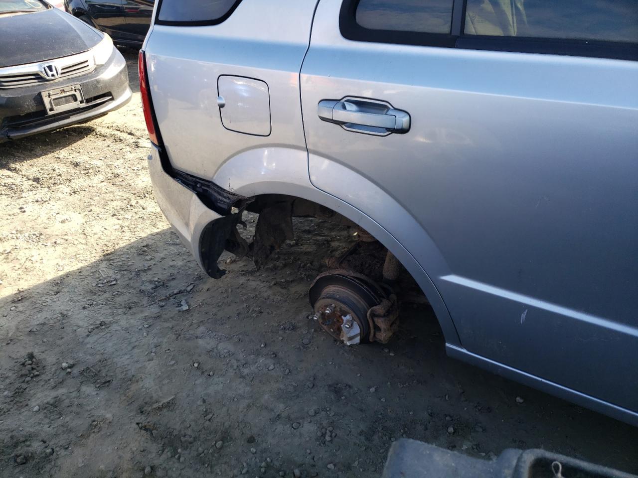 Photo 9 from auction – 2008 KIA SORENTO EX with VIN KNDJD735385802355