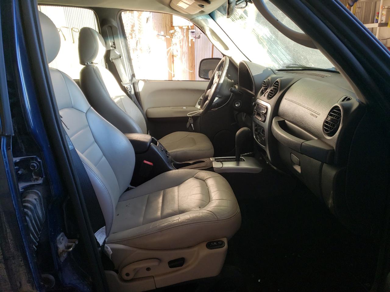 Photo 5 from auction – 2004 JEEP LIBERTY LI with VIN 1J4GL58K54W150143